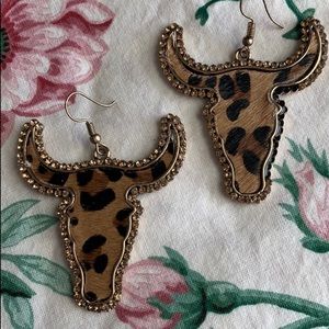 Cute leapord earrings shaped like bullhead